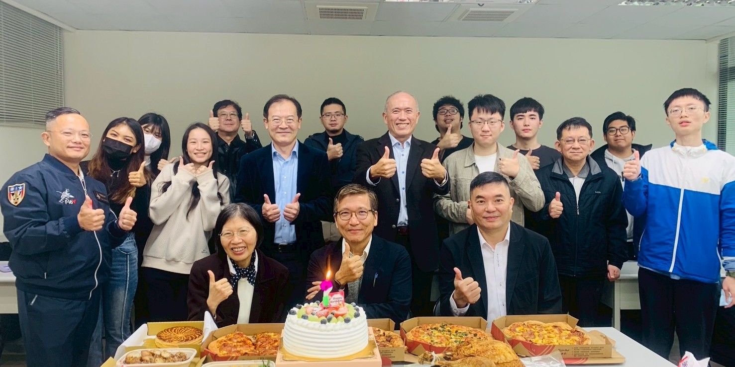 為五岳老師祝賀的生日派對